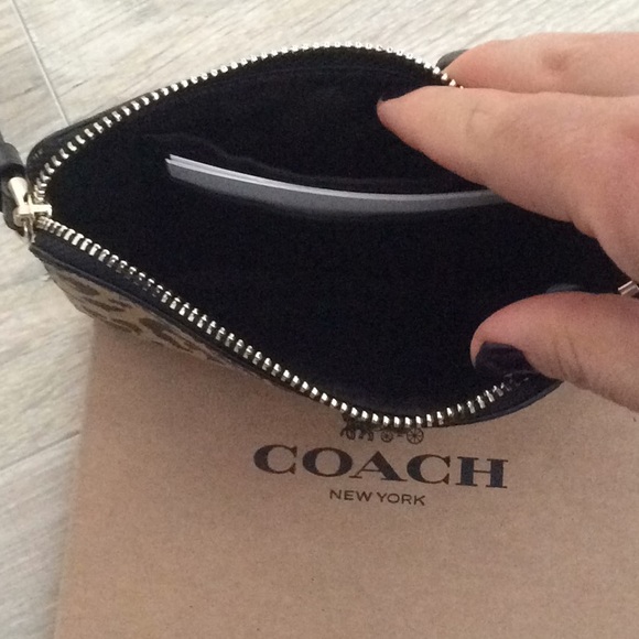 Coach print wristlet - Picture 4 of 8